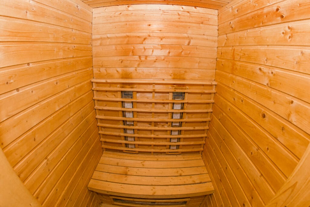 Drevená sauna umiestnená vo wellness centre hotela Šachtička Banská Bystrica.