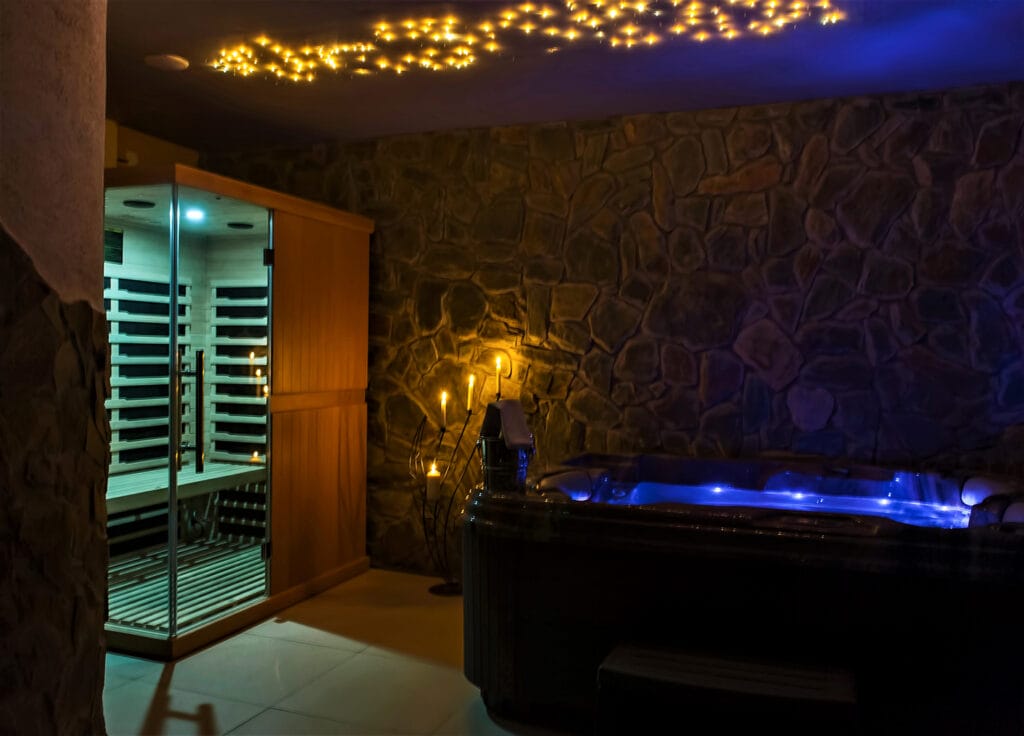 Wellness centrum s kamennou vírivkou, svetlami v Dixon Resort Banská Bystrica.