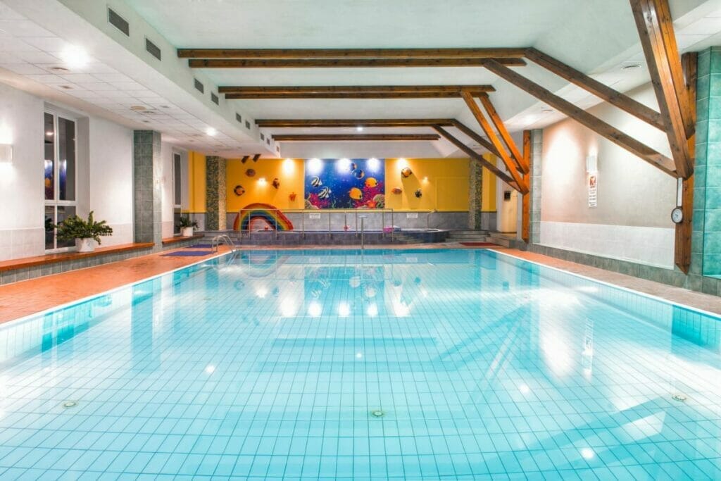 Wellness hotel s krytým bazénom na Štrbskom Plese.