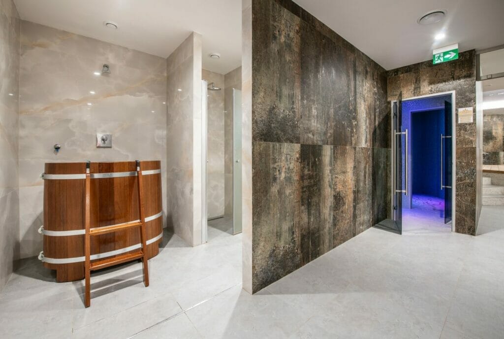 Drevená kúpeľňa vo Wellness centre v hoteli Bellevue Horný Smokovec.