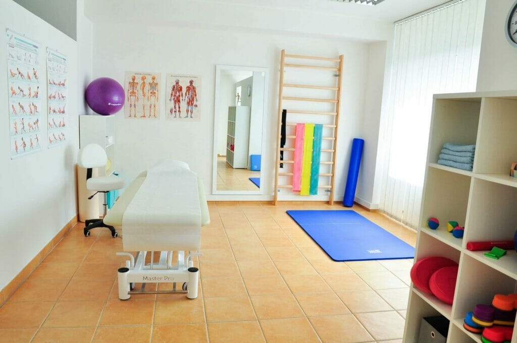 Zdravotné zariadenie vo Fyziomed Martin poskytujúce rôzne cvičebné pomôcky.