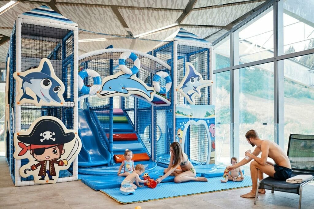 Detské ihrisko s pirátskou tematikou vo wellness centre v aquaparku Gothal Liptovská Osada.