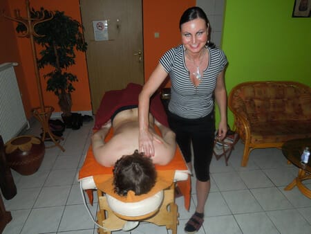 Žena poskytujúca masáže v Masážnom salóne Katka v Liptovskom Mikuláši.