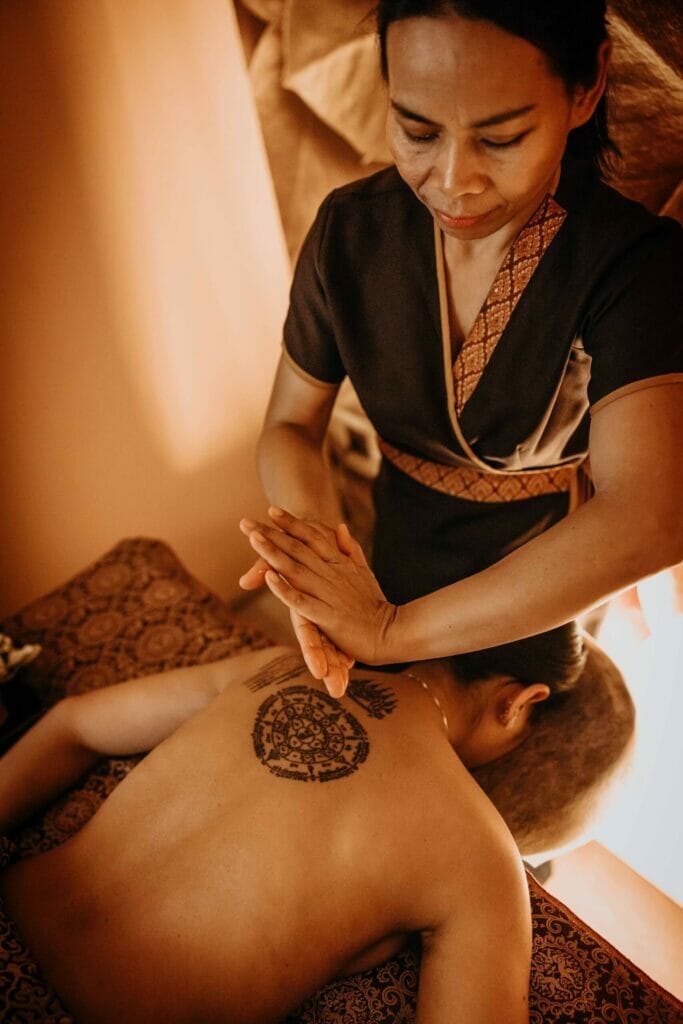 Žena na masáži v Masážnom štúdiu Tan Tawan Liptovský Mikuláš.